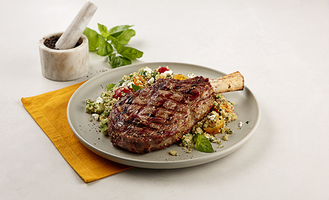 Cotelettes de veau marinees et salade de quinoa