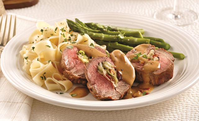 Filet De Veau Du Quebec Farci Au Poireau Noix De Pain Et Bacon
