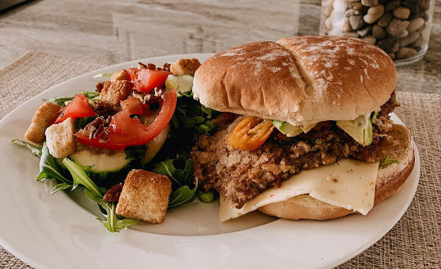 Burger A L Escalope De Veau En Croute De Parmesan 204