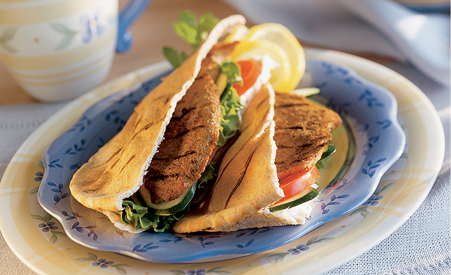 Escalopes De Veau Du Quebec Epicees A L Indienne Et Sandwich Pita 086