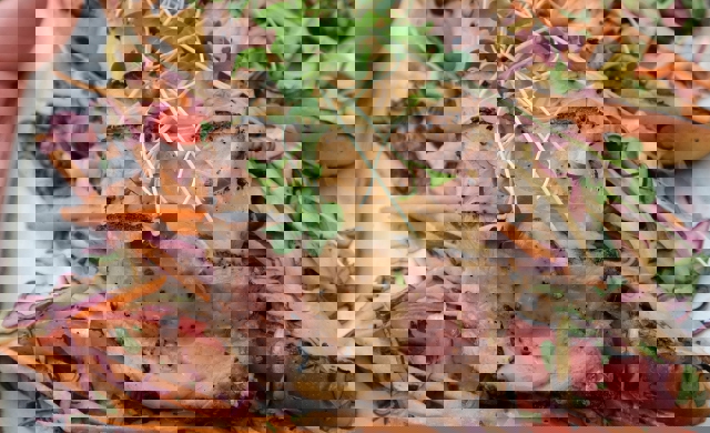 Cotes De Veau Avec Croute D Epices A L Asiatique Sur Salade De Peches Grillees En Vinaigrette Au Tahini