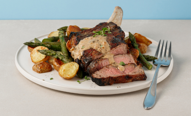 Cotelettes De Veau Grillees Dans La Braise Beurre Blanc A L Ail Noir 217