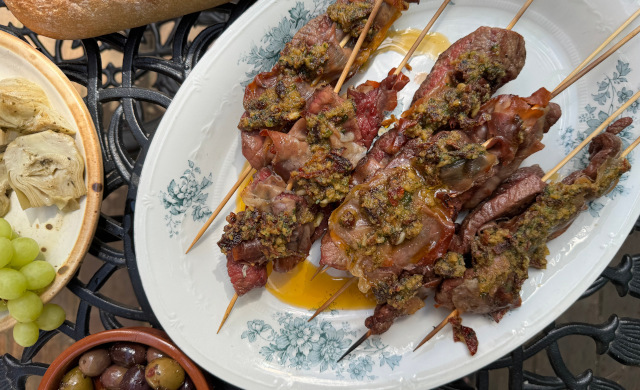 Brochettes de veau et pesto de tomates sechees