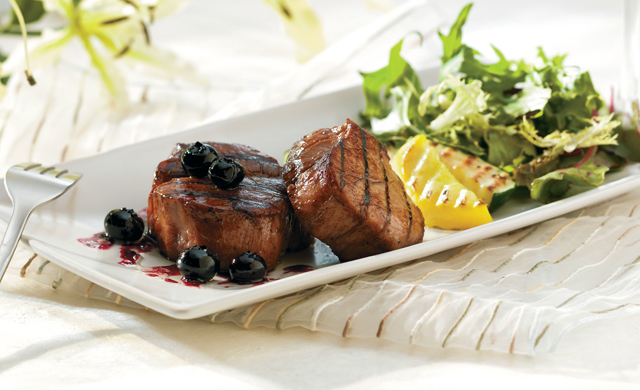 Medaillons De Veau Du Quebec Au Porto Et Aux Bleuets
