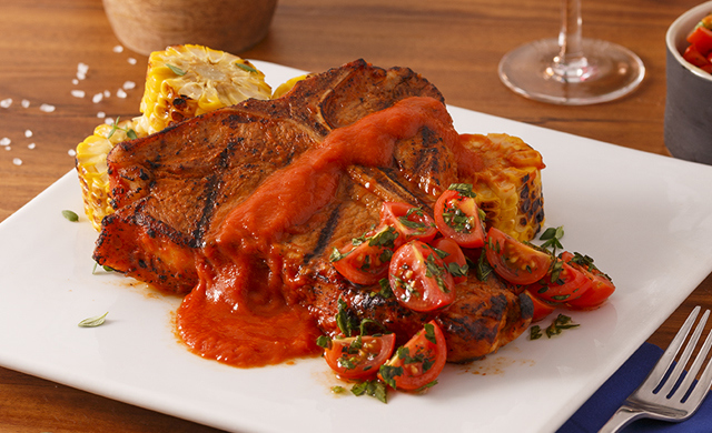 Biftecks D Aloyau De Veau du Quebec Sauce Flambee Au Bourbon Avec Concasse De Tomates Et Fines Herbes