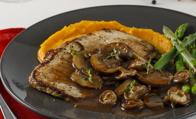 Escalopes De Veau Du Quebec Champignons Et Sauce Au Porto
