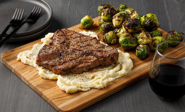 Cotelette De Longe De Veau Puree De Panais Et Choux De Bruxelles