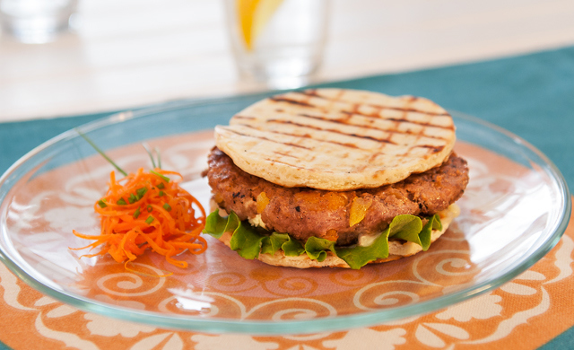Burger De Veau Du Quebec Aux Abricots Et Au Fromage De Chevre Frais