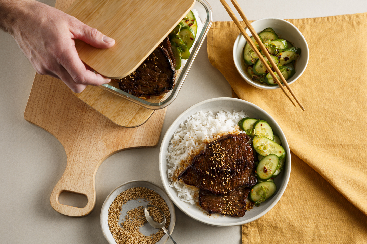 Escalopes de veau au sésame et salade de concombres.jpg