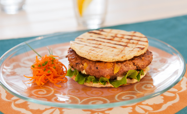 Burger De Veau Du Quebec Aux Abricots Et Au Fromage De Chevre Frais 138