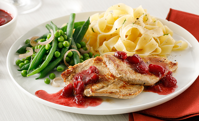 Escalopes De Veau Du Quebec Aux Canneberges Confites Au Sirop D Erable Et Ses Deux Sauces
