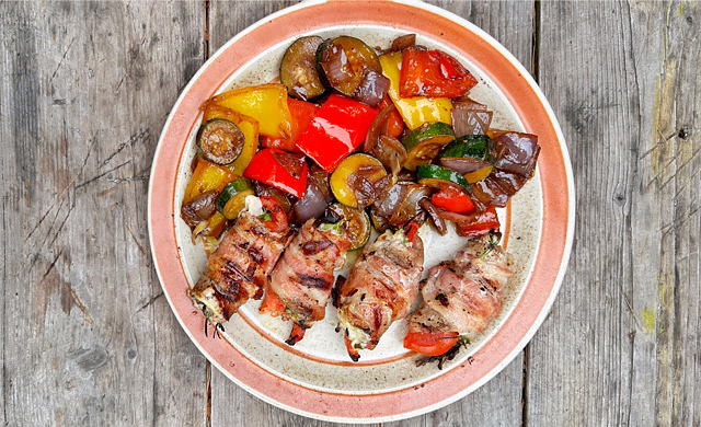 Escalopes De Veau Farcies De Tomates Roquette Et Fromage Enroulees De Bacon