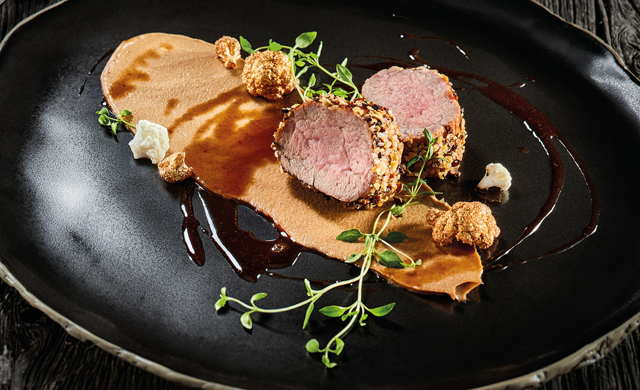 Mignons De Veau Du Quebec Aux Epices Sauce Au Porto Et Puree De Chou Fleur 196